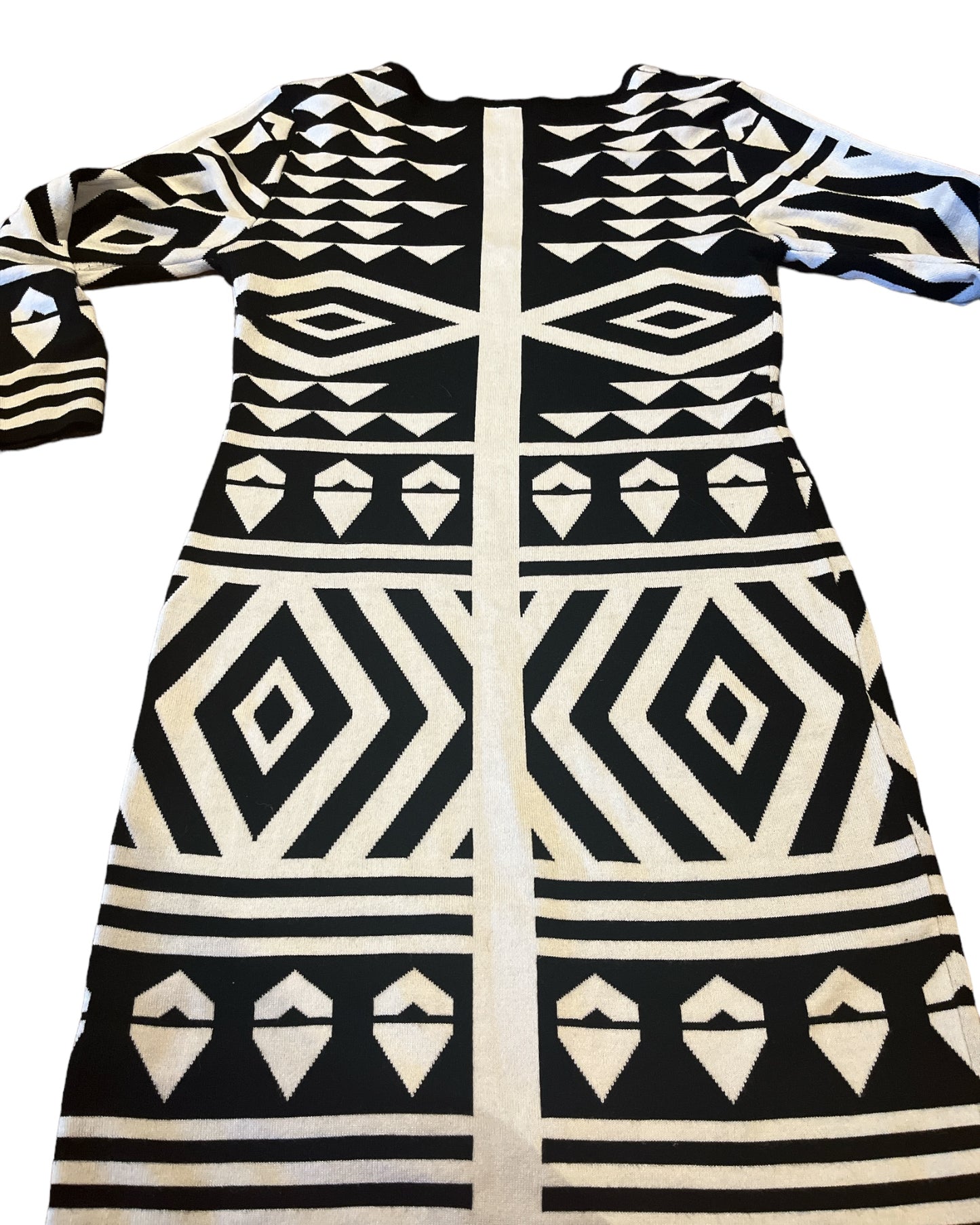 n/n Black & white geometric sweater dress.