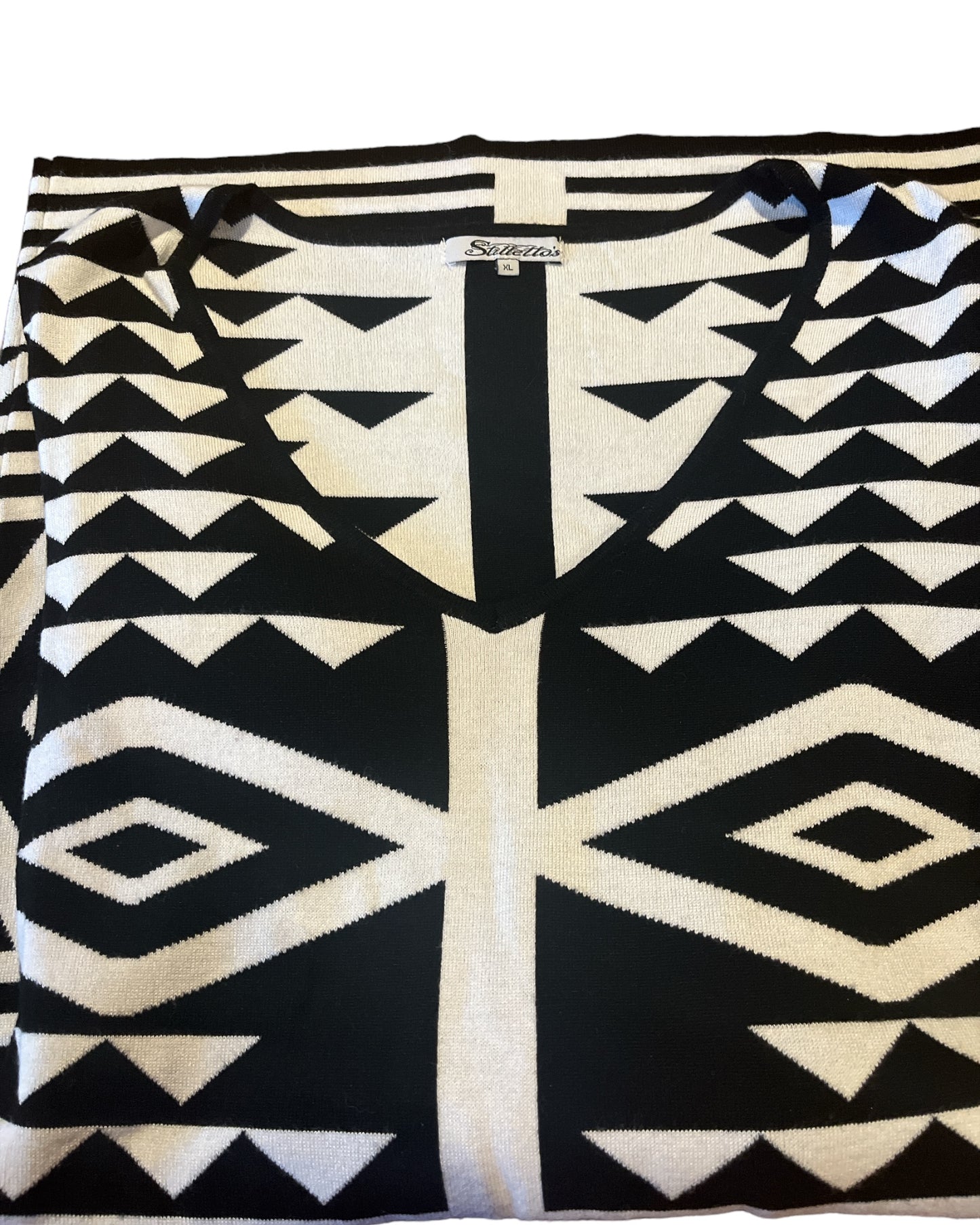 n/n Black & white geometric sweater dress.